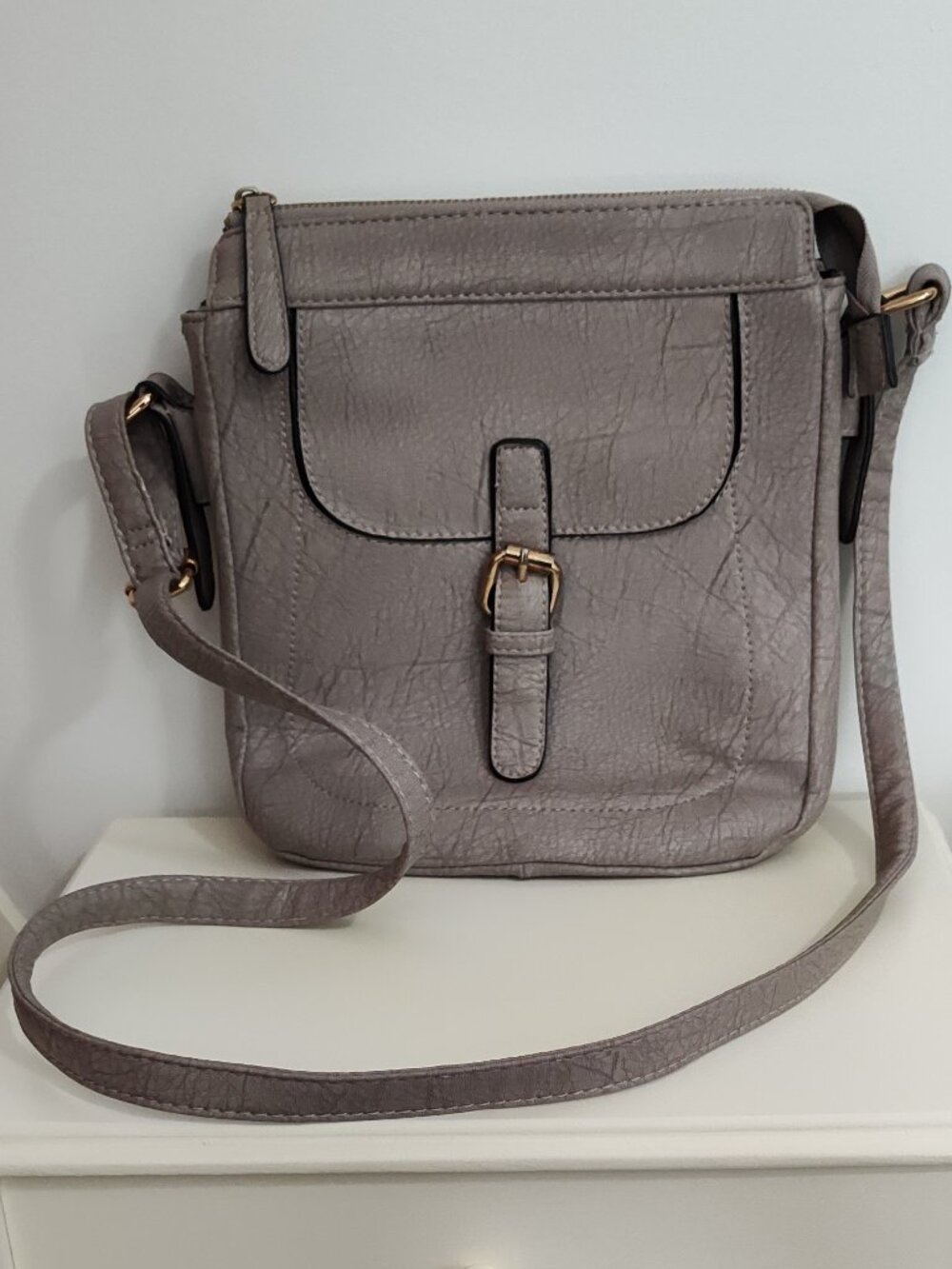 Maurices gray purse, excellent used condition